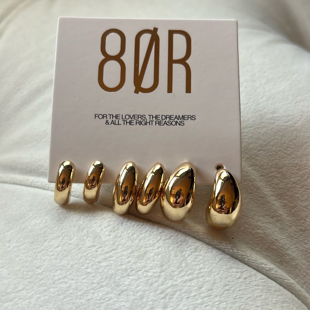 Beautiful 80R gold hoop earring set